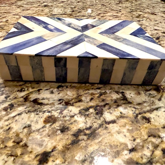 HANDICRAFTS HOME Chevron Pattern Blue & White Jewelry Storage Box  8x5x1.5 - Picture 4 of 8